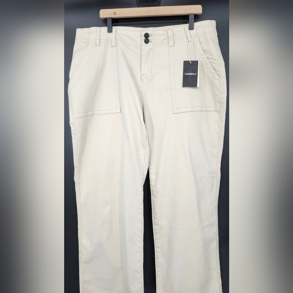 Flamingals NWT Womens Straight Leg Pants Size 4XL Khaki Neutral Normcore Staple - Picture 2 of 9